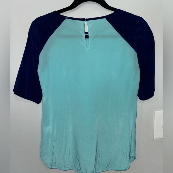 Amanda Uprichard 100% Silk two tone blue short sleeve blouse - Picture 3 of 3